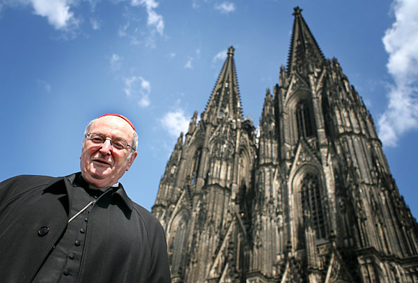 Der Kölner Erzbischof, Kardinal Joachim Meisner steht am Donnerstag (17.04...