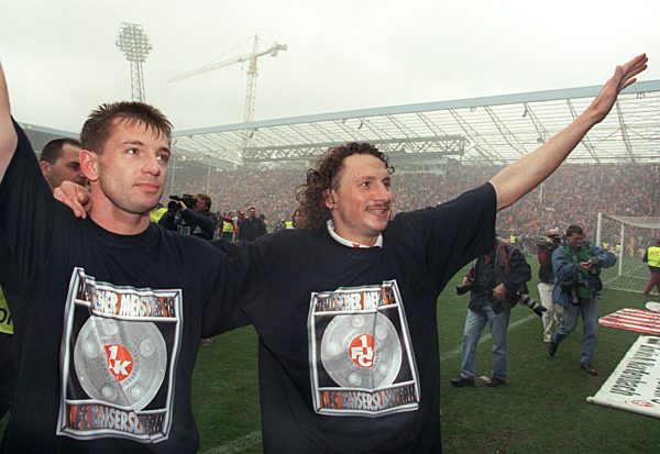 Fußball: Kuka und Koch jubeln im Meister-T-Shirt