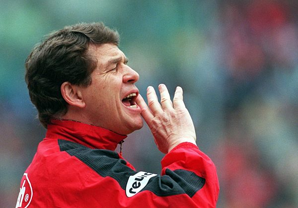 Fußball: Meistermacher Rehhagel an der Seitenlinie