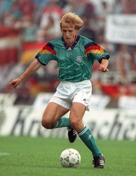 Fußball: Jürgen Klinsmann stürmt im Türkei-Spiel