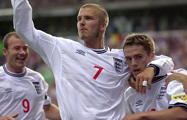 Fußball-EM 2000: Engländer bejubeln Owen-Tor