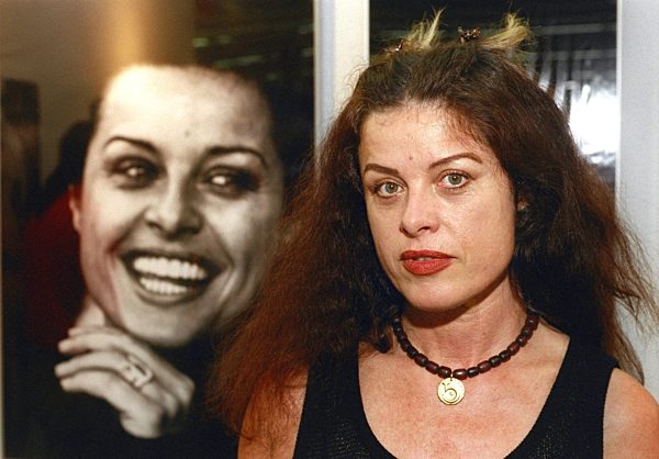 Uschi Obermaier stellt selbstgefertigten Schmuck vor