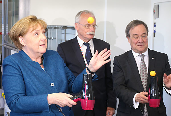 Bundeskanzlerin besucht Junior Uni in Wuppertal