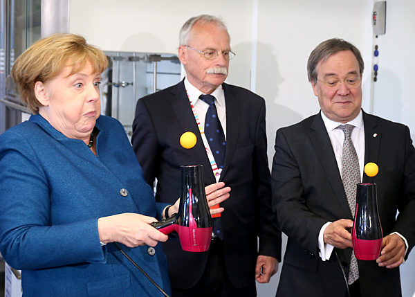 Bundeskanzlerin besucht Junior Uni in Wuppertal