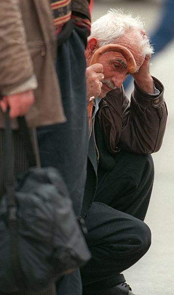 Kosovo-Flüchtlinge in Frankfurt gelandet