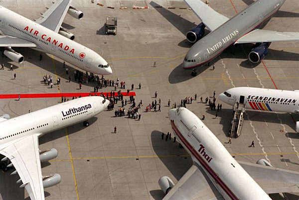 Airlines form "Star Alliance".