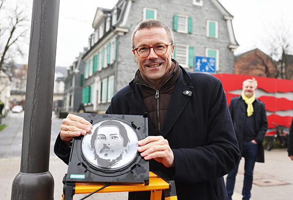 Ampelmännchen mit dem Konterfei von Engels in Wuppertal