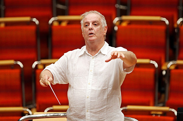 Daniel Barenboim goes back in Vienna to the origins of his career