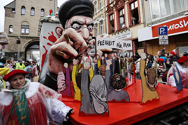 Rosenmontag am Rhein - Köln