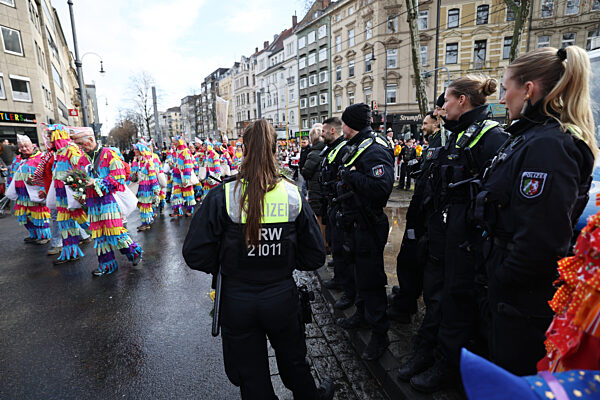 Rosenmontag am Rhein - Köln