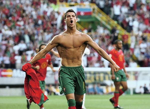 Fußball-EM 2004: Cristiano Ronaldo im Torjubel