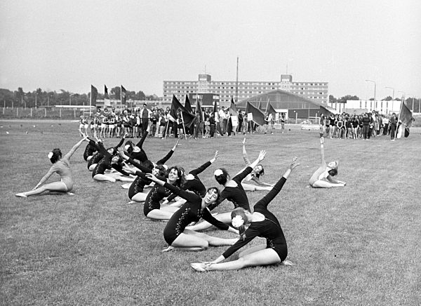 DDR-Spartakiade - Junge Bodenturnerinnen in Aktion