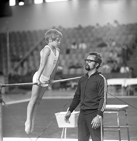 DDR-Spartakiade - Ein junger Turner am Reck - 1975