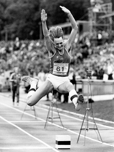 DDR - Leichtathletik - Weitspringerin Heike Drechsler in Aktion