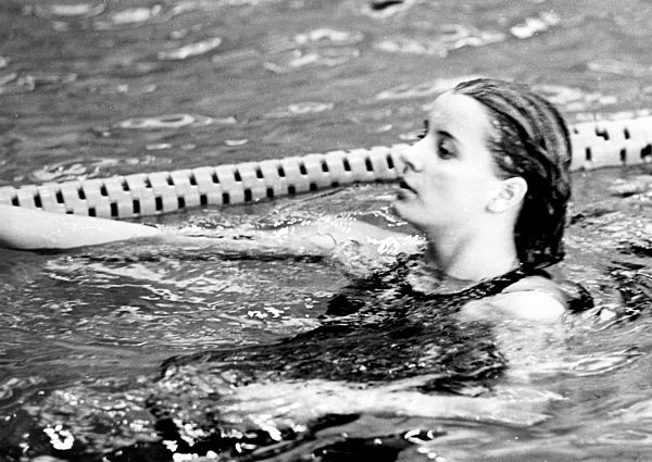 DDR - Schwimmen - Kornelia Ender im Wasser