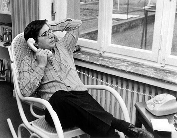 Frank Elstner on the telephone