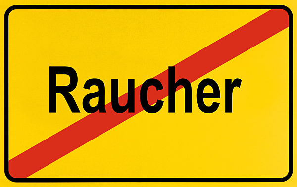 Ortsausgangsschild Raucher, Symbolbild Verboten fuer Raucher, city limit sign Raucher, smoker