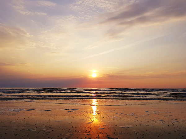 Sonnenuntergang ueber der Nordsee, sunset above the North Sea