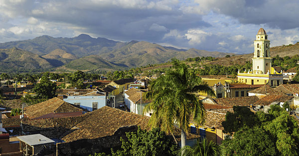 Blick auf Trinidad mit Santa Ana Kirche, view of Trinidad with Santa Ana Church