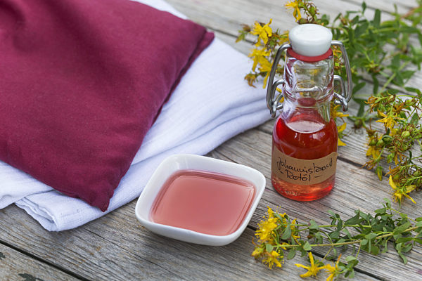 Echtes Johanniskraut, Tuepfel-Hartheu, Tuepfelhartheu, Tuepfel-Johanniskraut, Tuepfeljohanniskraut, Johanniskraut, Hypericum perforatum, Common St Johns-wort, perforate St Johns-wort, klamath weed, St. Johns-wort