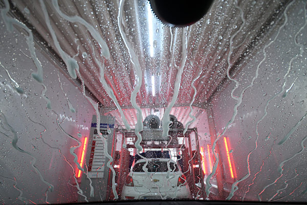 in der Autowaschanlage, in the car wash