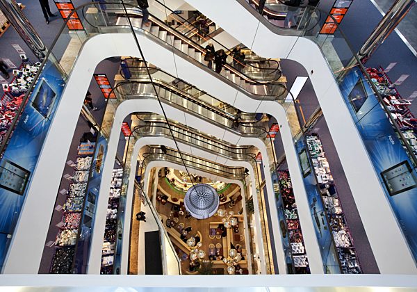 Rolltreppen im Einkaufzentrum Sevens, escalators in the shopping mall Sevens