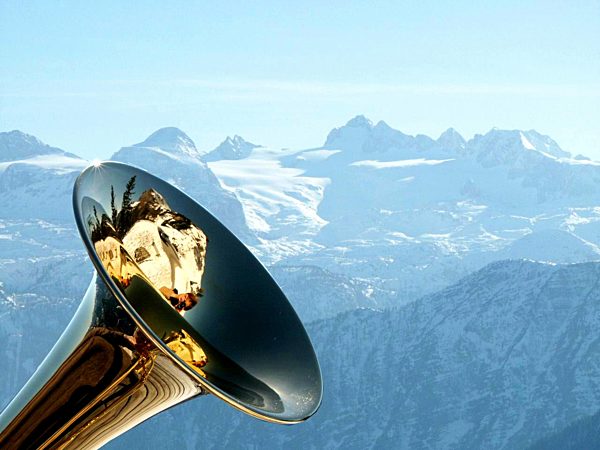 Tuba und Alpenpanorama, tube and
