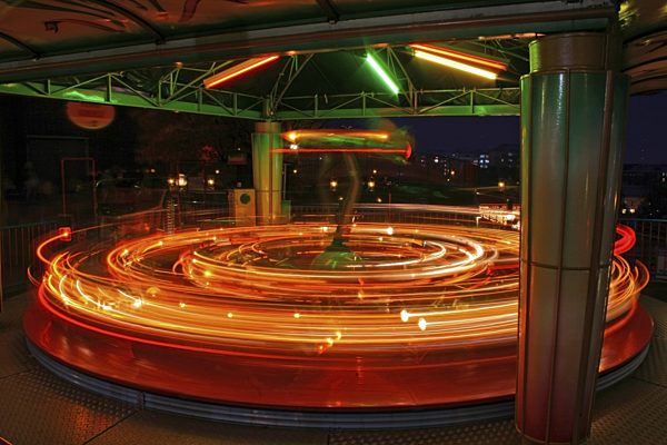 Freizeitpark  Linnanmaeki in Helsinki, Lichterzauber, Amusement park Linnanmäki in Helsinki. Carnival of light