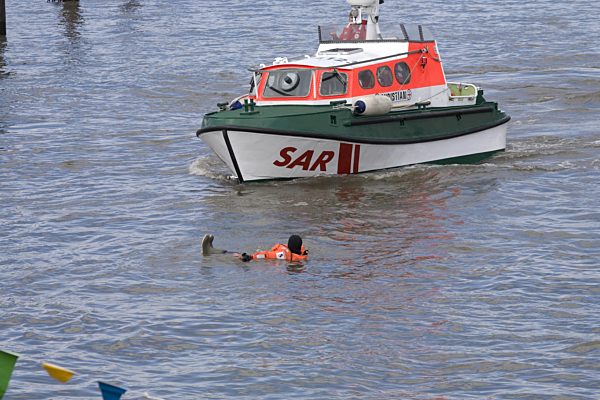 Seenotrettungskreuzer, rescue ship