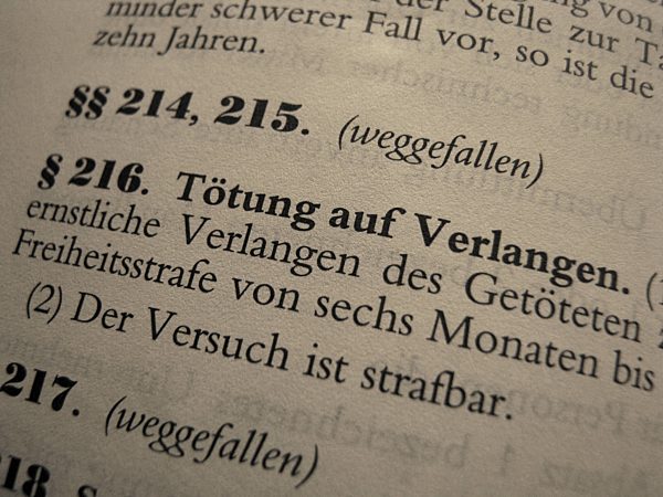 Gesetzestext aus deutscher Gesetzessammlung - Strafgesetzbuch (StGB), Besonderer Teil: ß (Paragraph) 216: Toetung auf Verlangen (Bereich Toetungsdelikte), Legal text in statute book of national German law: German Criminal Code, Specific section: ß (parag