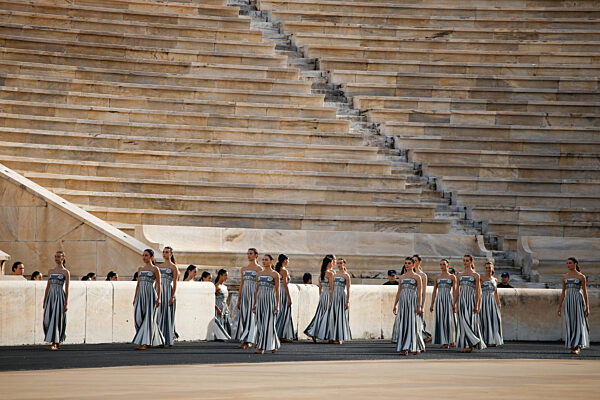 Übergabe des olympischen Feuers