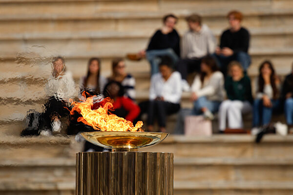 Übergabe des olympischen Feuers