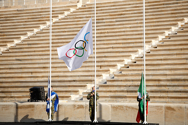 Übergabe des olympischen Feuers