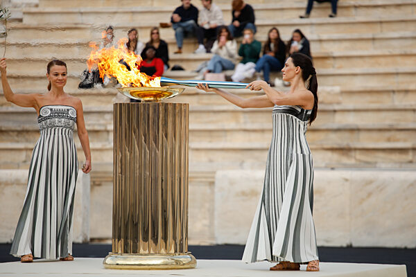 Übergabe des olympischen Feuers