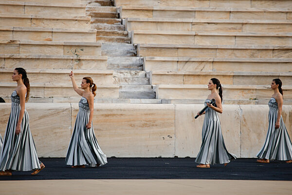 Übergabe des olympischen Feuers