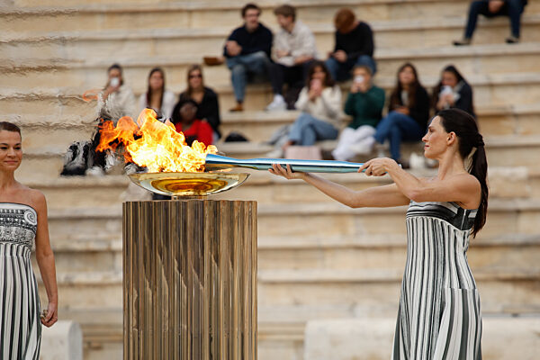 Übergabe des olympischen Feuers