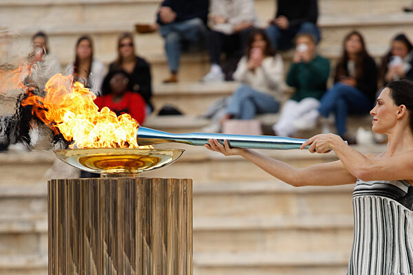 Übergabe des olympischen Feuers