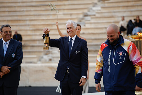 Übergabe des olympischen Feuers