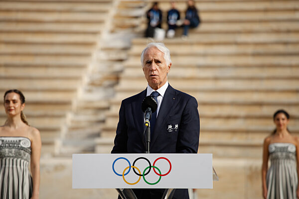 Übergabe des olympischen Feuers