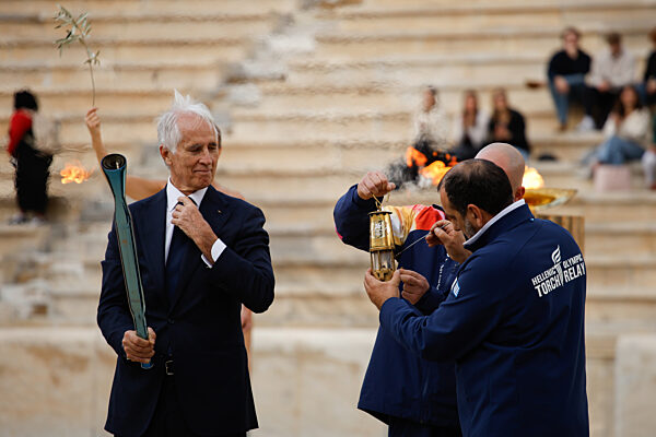 Übergabe des olympischen Feuers
