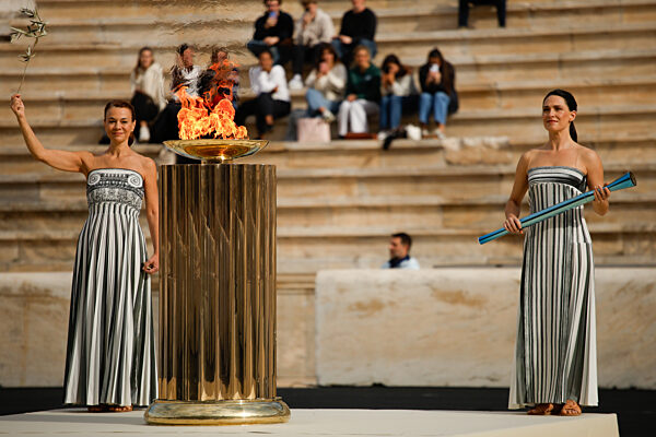 Übergabe des olympischen Feuers