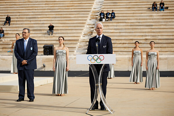 Übergabe des olympischen Feuers