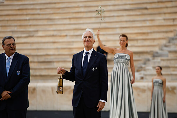 Übergabe des olympischen Feuers