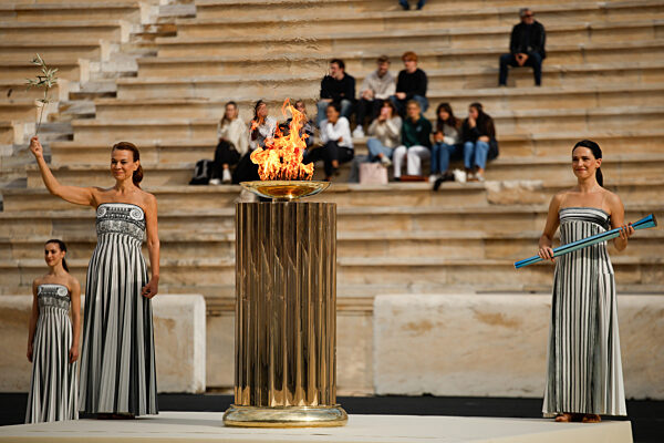 Übergabe des olympischen Feuers