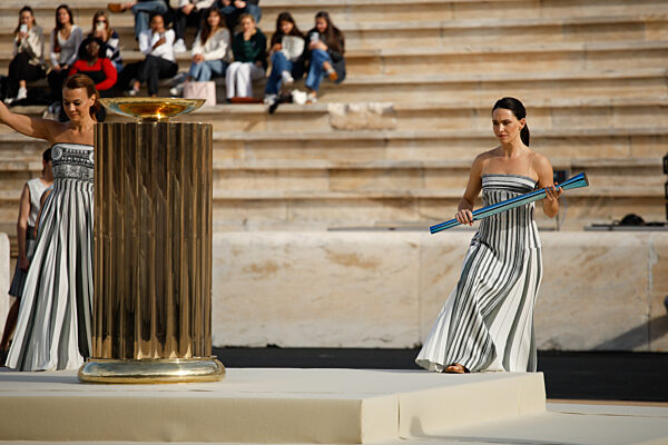 Übergabe des olympischen Feuers