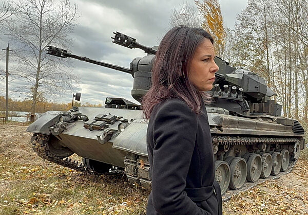 Außenministerin Baerbock besucht die Ukraine