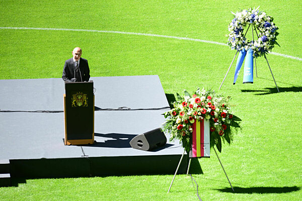 Fußball - Trauerfeier für Uwe Seeler im Volksparkstadion