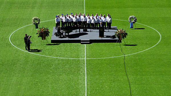 Fußball - Trauerfeier für Uwe Seeler im Volksparkstadion