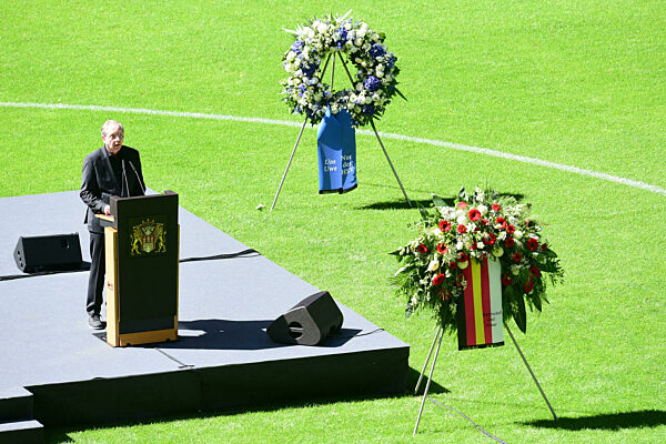 Fußball - Trauerfeier für Uwe Seeler im Volksparkstadion