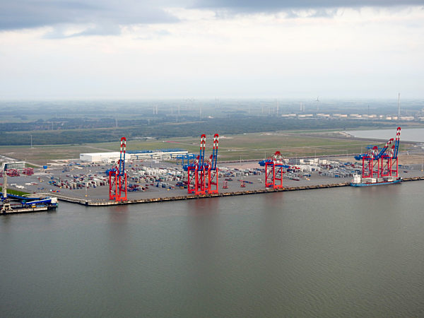 This is an english headline